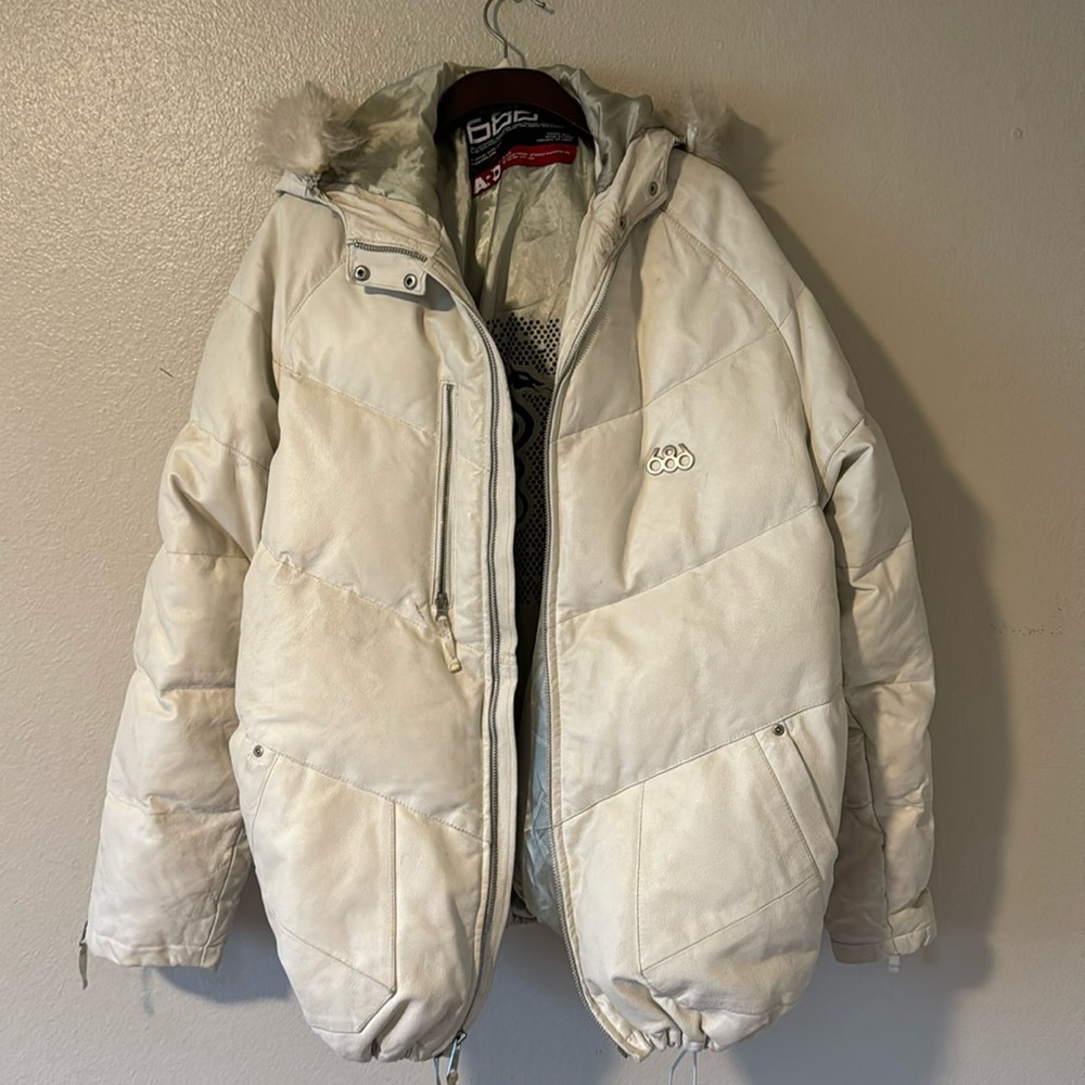 686 snowboarding down / 100% leather jacket